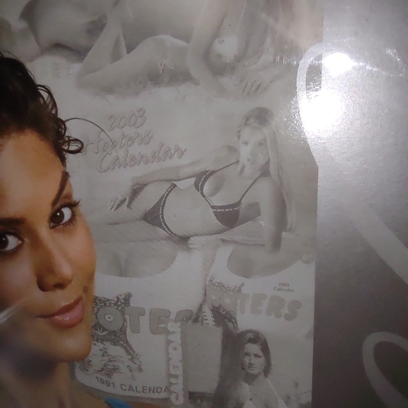 Hooter's Calendar new collectable vtg - Picture 6 of 12